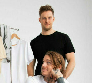 Bare en T-shirt med iværksætter Anthon Louis