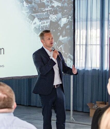 Eindom -“Alle tager en kugle for hinanden og vores kunder”