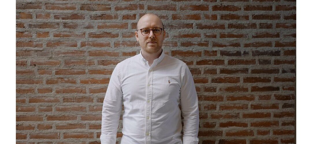 Robotto – Skovbrande, gåpåmod og en truende konkurs