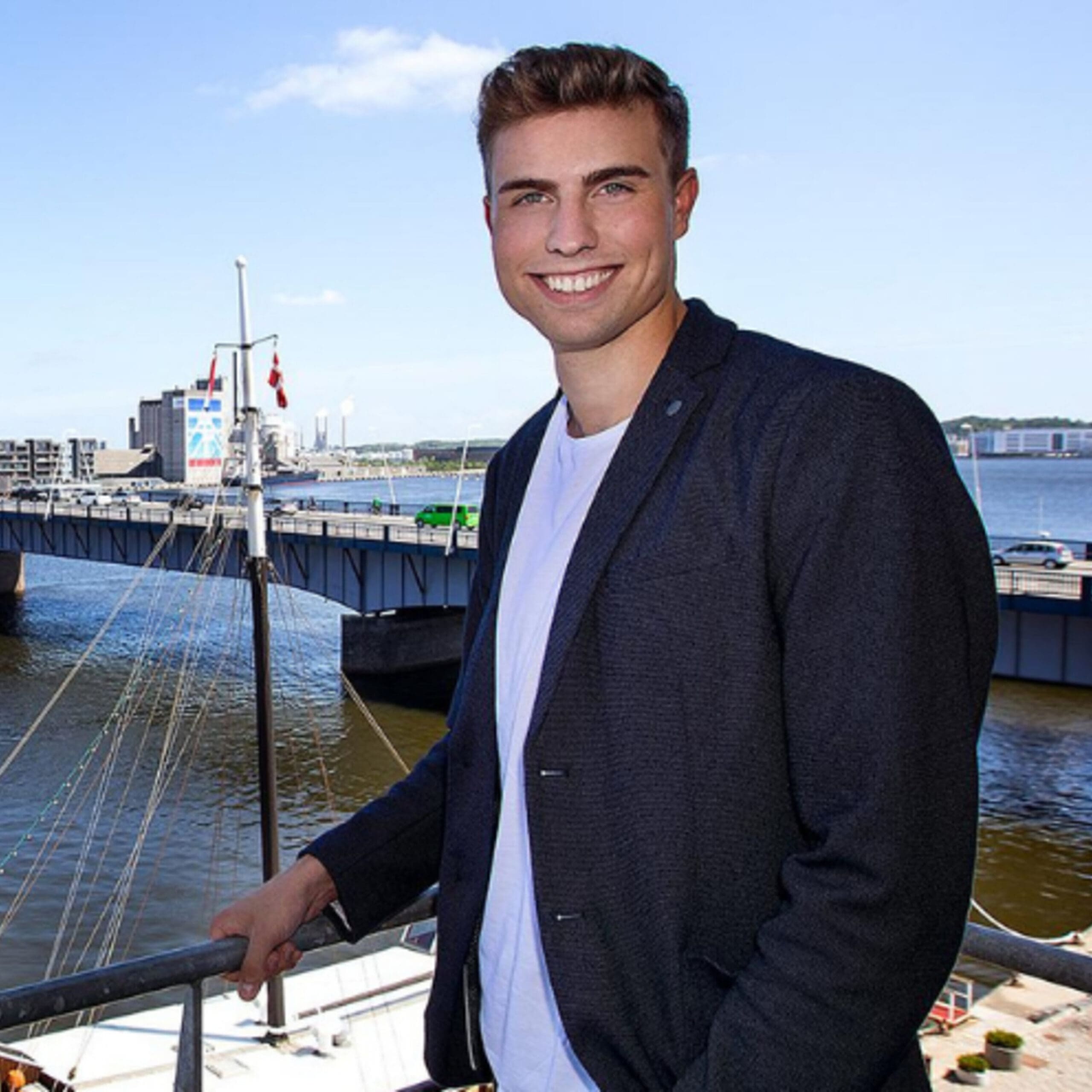 LAZZAWEB – Gik fra at være alene til at blive leder for 22