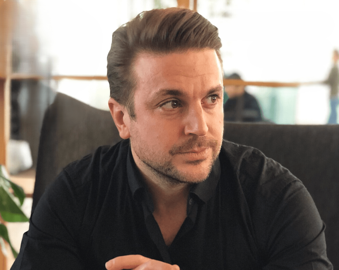 Lift Relations – Fra 5-årig toiletpasser til international SaaS virksomhed