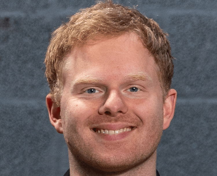 Thorøs Gym – Knaldrødt marked, corona og en politianmeldelse